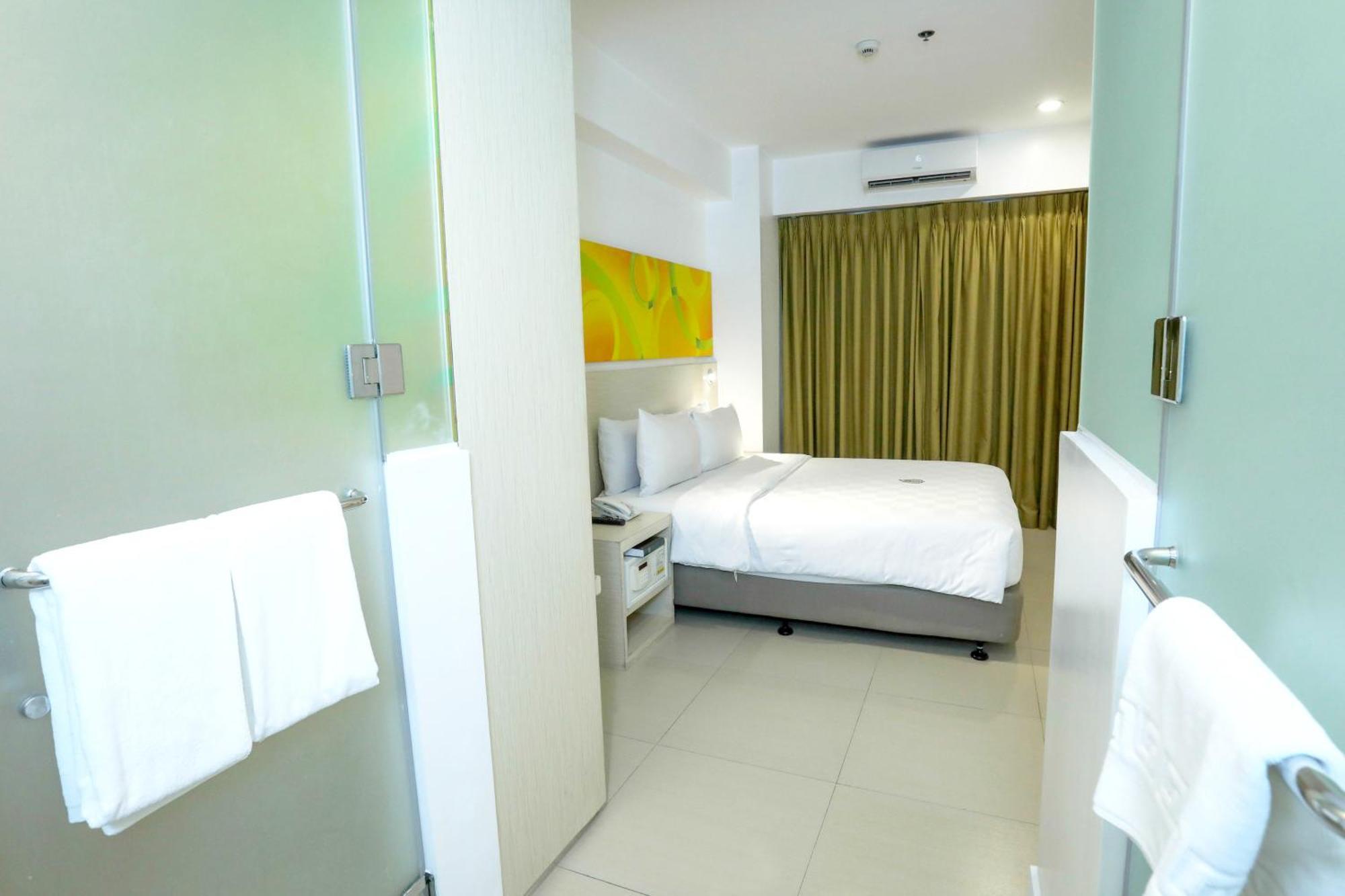 Go Hotels Manila Airport Road Paranaque City Екстериор снимка